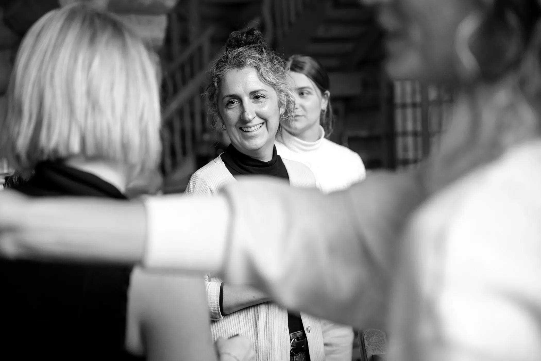 Groupe de personne autour d'une table